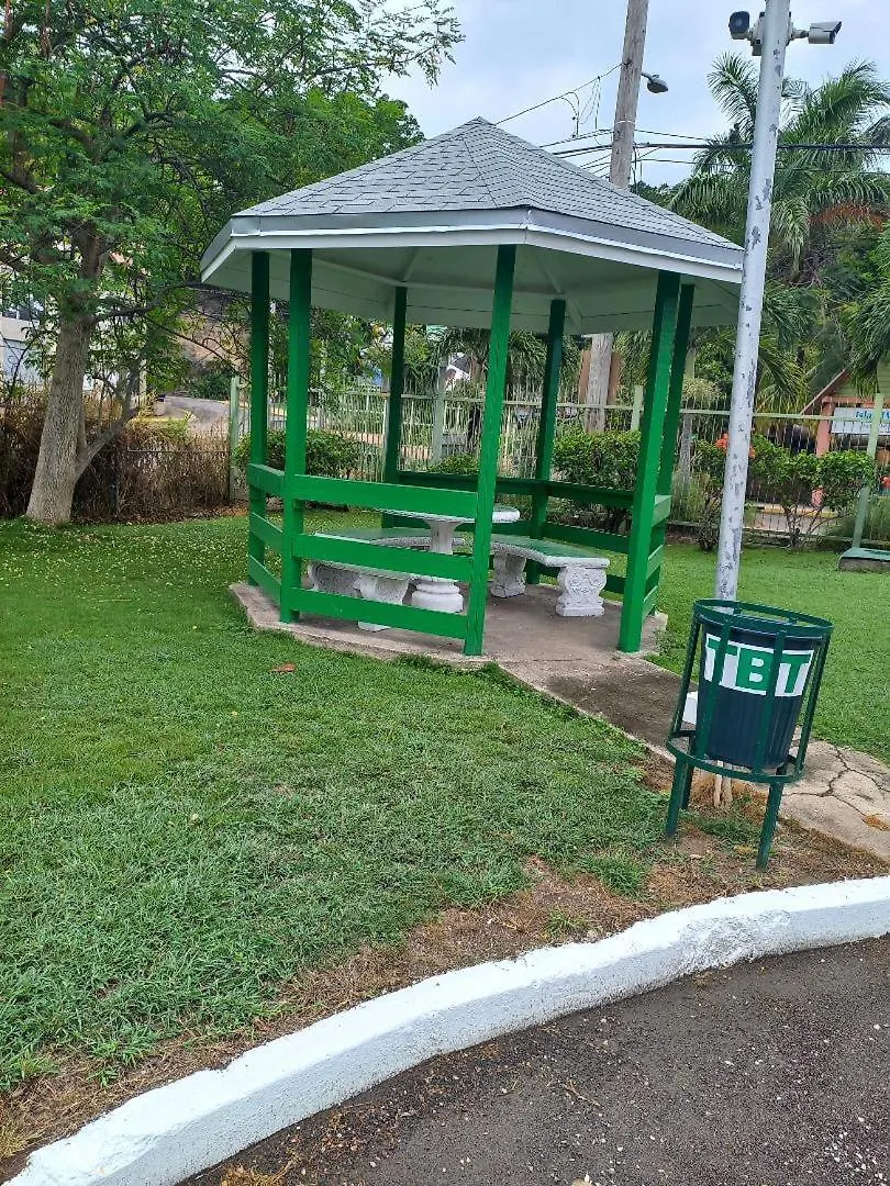 Towers By The Beach Ocho Rios Apartment
