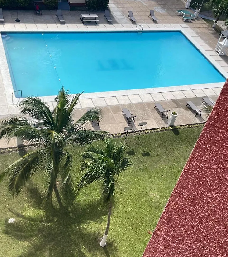 Towers By The Beach Ocho Rios 0*,  Jamajka